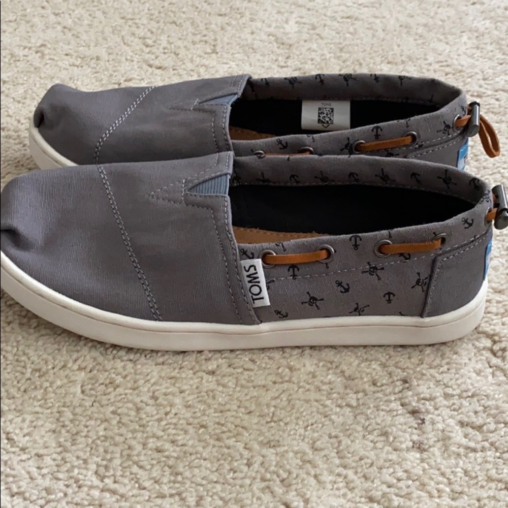 NEW Girls Grey TOMS Slip-Ons
